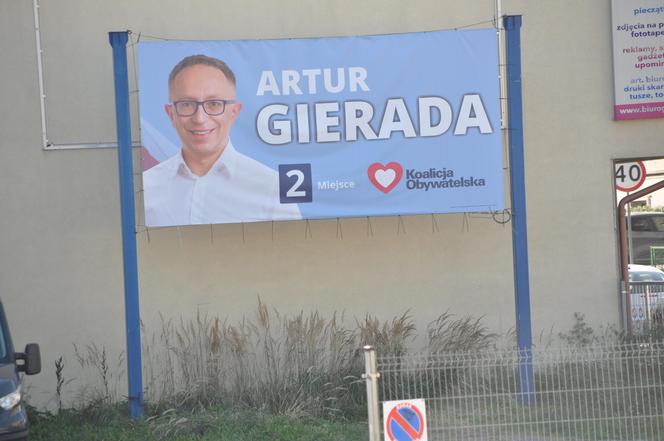 Kampania wyborcza w Kielcach. W śródmieściu najwięcej plakatów kandydatów do Sejmu i Senatu