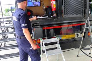 Nietypowa akcja w Świdniku. Na zewnątrz cały czas stali policjanci