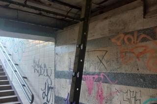 Zdewastowane przejście podziemne na Woli