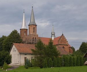 Odrzykoń - w tej wsi na Podkarpaciu w setną rocznicę insurekcji wystawiono pomnik Tadeusza Kościuszki. Stanął wśród ruin zamku