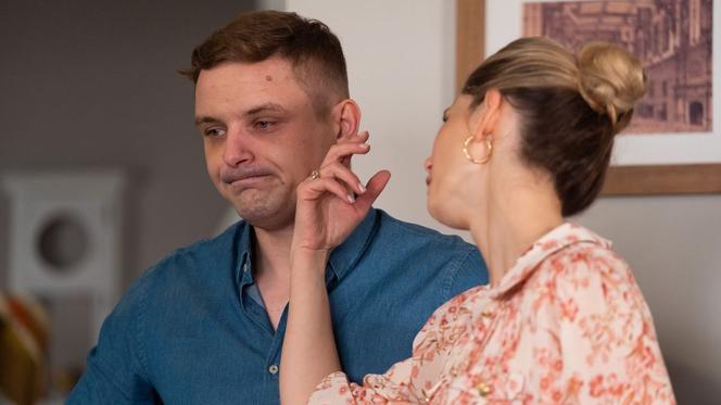 Barwy szczęścia, odc. 2615: Iwona (Izabela Zwierzyńska), Hubert (Marek Molak)