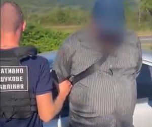 Ksiądz ukrył mężczyznę pod sutanną