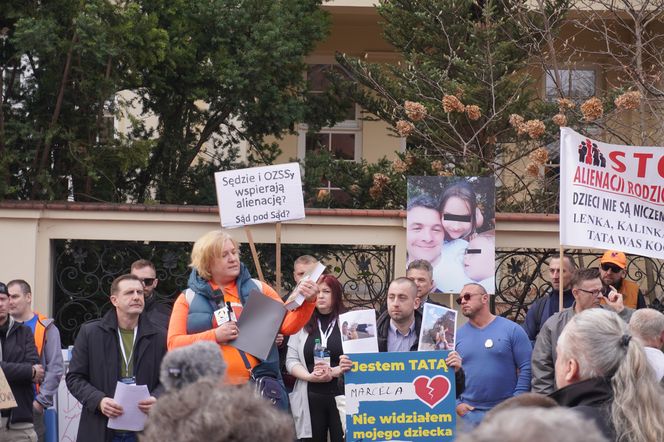 Protest rodziców i dziadków w Warszawie (7.03.2025)