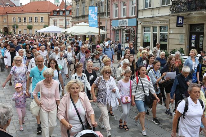 Pątnicy ruszyli na szlak! Z Lublina wyruszyła Lubelska Piesza Pielgrzymka na Jasną Górę 2023