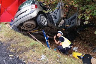 Renault zderzyło się z ciężarówką! Kierowca nie miał szans