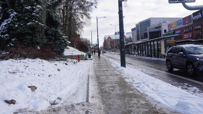 Atak zimy w Olsztynie. Leży aż 15 cm śniegu [ZDJĘCIA]