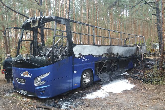 Pozar autokaru z dziećmi