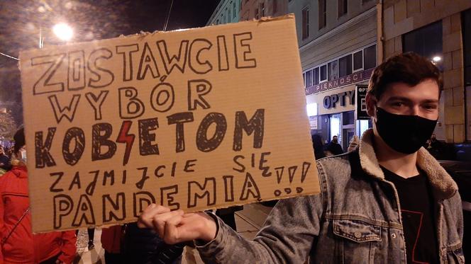 Niedzielny protest na placu Wolności w Poznaniu
