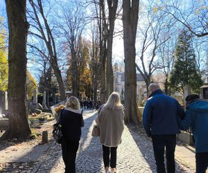 Słoneczna pogoda sprzyjała. 32. Kwesta Na Odnowę Zabytków Starego Cmentarza w Tarnowie