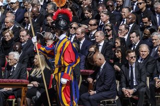 Pogrzeb papieża Franciszka. Tłumy wiernych w Watykanie [ZAPIS RELACJI]