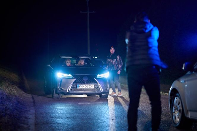 Na Wspólnej, odc 4030. Monika (Sylwia Gliwa), Beata (Katarzyna Ptasińska), Sławek (Mariusz Słupiński)