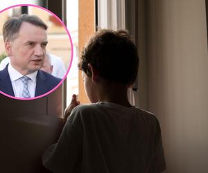 Chłopiec z rodziny zastępczej ma gigantyczne długi. Wszystko przez matkę, która go porzuciła