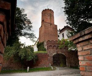 Zamek Joannitów w Łagowie - zobacz zdjęcia zamku i pięknego dziedzińca