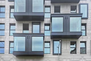 Nowa Kurkowa we Wrocławiu - zdjęcia elewacji i wnętrz budynku w trakcie prac wykończeniowych