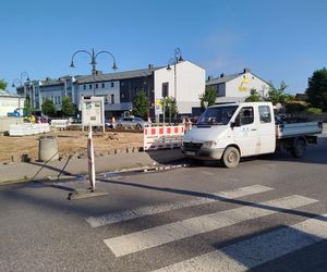 Trwa budowa parku kieszonkowego przy sali Podlasie MOK-u. Piesi mogą tu napotkać utrudnienia