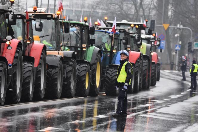 Protest rolników 2024. Ciągniki rolników blokują wjazdy do Poznania