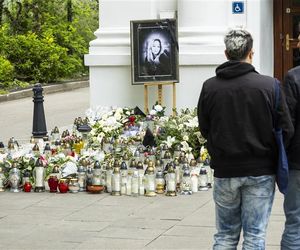 „Bez wahania rzucił się na napastnika”. Ranny strażnik UW już w domu