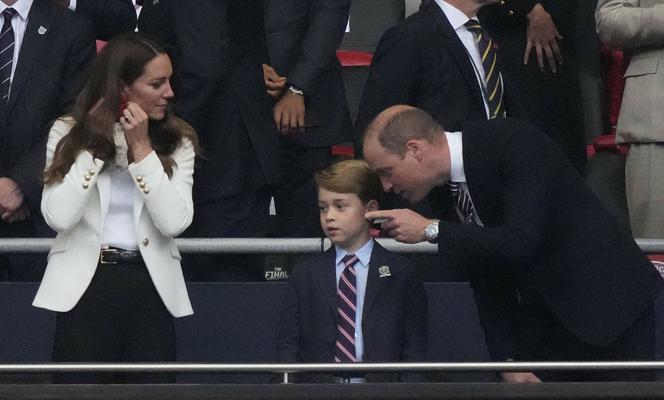 Książę William, Kate Middleton i książę George na meczu Włochy-Anglia