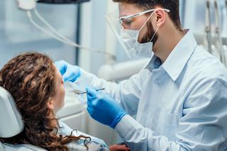 Stomatolog za darmo - sprawdź, które zęby możesz leczyć w ramach NFZ