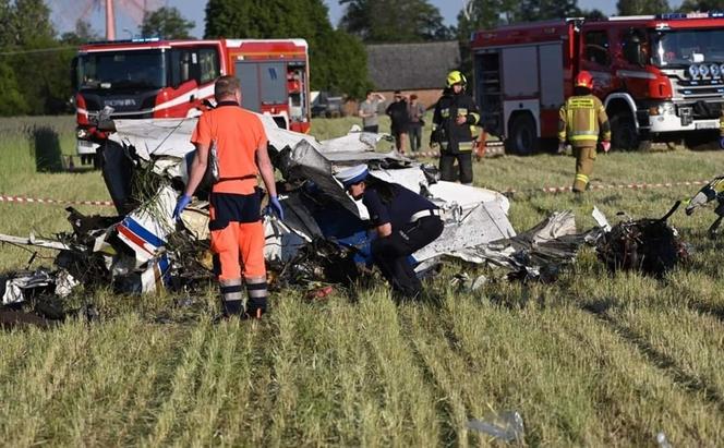 Katastrofa samolotu w Rębielicach Królewskich. Zginął pilot ze swoją matką