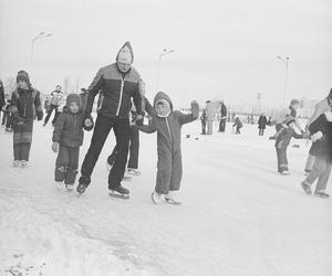 Sporty zimowe w PRL-u. Narty, łyżwy sanki - zdjęcia