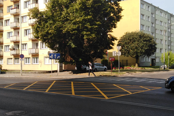 Yellow box na skrzyżowaniu ulic Matejki i Bazarowej w Szczecinie