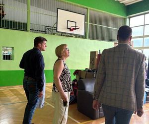 ​W szkołach w Lesznie praca wre. W których wakacyjne remonty? [ZDJĘCIA]
