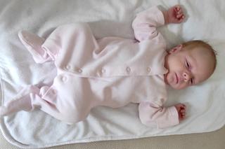 Śląskie: Robert wrócił z porodówki bez ukochanej żony. Został sam z wcześniakiem i 9-letnią córeczką