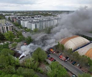 Gigantyczny pożar w Warszawie! Płonie restauracja. Jęzory ognia objęły cały budynek