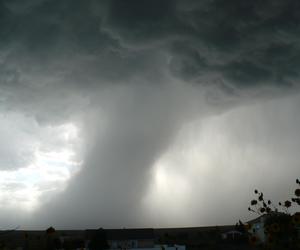 Nowe alerty IMGW przed pogodowym armagedonem, Trąba powietrzna przejdzie przez Polskę?