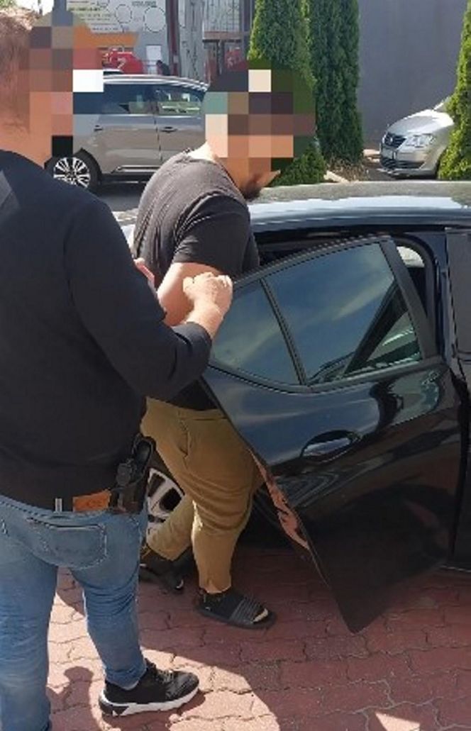 Kibolska burda na osiemnastce. W akcji policja, 5 osób zatrzymanych