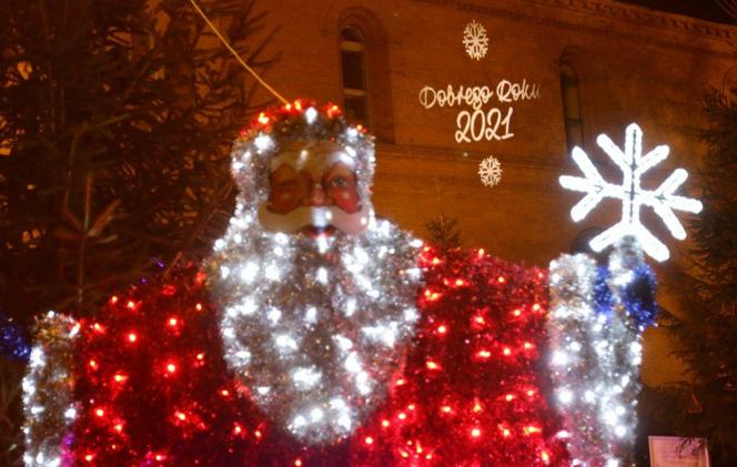 Toruń prezentuje iluminacje z noworocznymi życzeniami