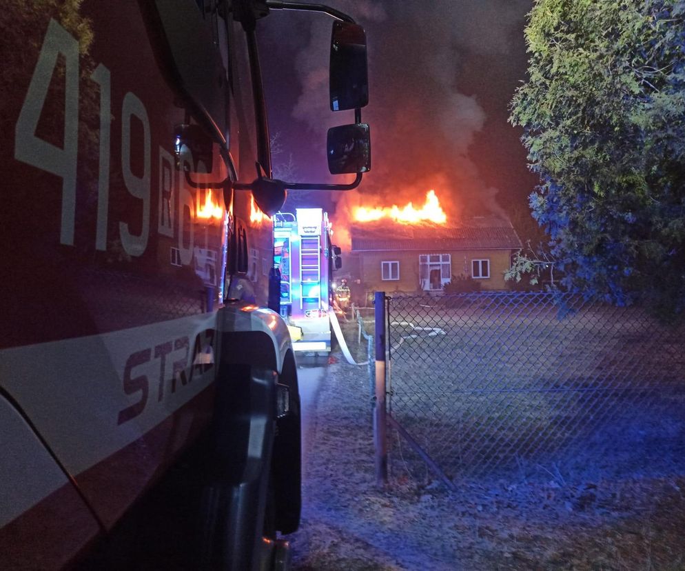 Brzozów. Tragiczny pożar drewnianego domu. W środku strażacy znaleźli ludzkie ciała