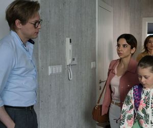 M jak miłość odc. 1879. Radek (Philippe Tłokiński), Maja (Laura Jankowska), Aneta (Ilona Janyst)