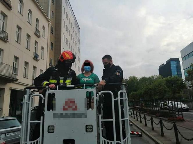 Złodziejka schowała się na dachu 