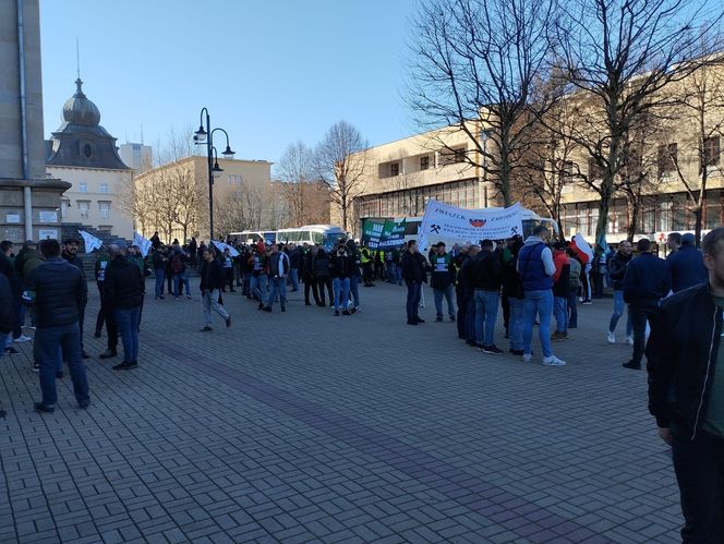 Górnicy protestowali pod ministerstwem przemysłu w Katowicach przeciwko likwidacji KWK Bielszowice