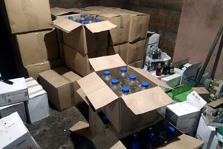 Bielsk Podlaski. Nielegalny alkohol i amfetamina na posesji 35-latka [ZDJĘCIA]