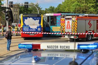  Wypadek we Wrocławiu  Tramwaj zderzył się z autobusem. Są poszkodowani 