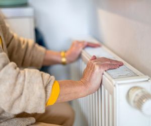 Zawieś na kaloryferze w sezonie grzewczym. Zimą sobie za to podziękujesz. Ogrzewanie domu