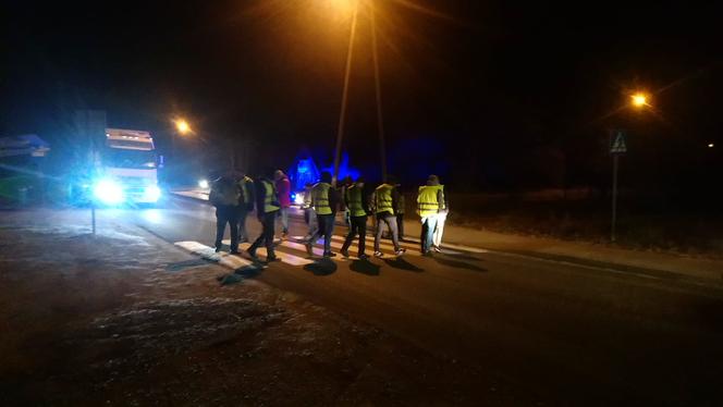 Bełchatów. Kibice GKS Bełchatów blokują drogi. 