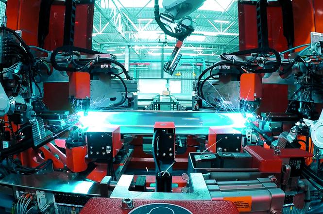 Automatyzacja produkcji - roboty z hali zakładu w Ełku PORTA Steel