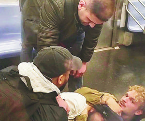 Krzyczał w metrze, udusili go