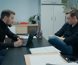 Barwy szczęścia, odcinek 3202: Kodur (Oskar Stoczyński), Błażej (Piotr Ligienza)