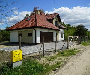 Służebność drogi koniecznej - na czym polega? Czy sąsiad może zabronić przejazdu przez swoją posesję?