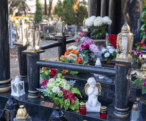 Tego grobu nikt się nie spodziewał! Zadaszenie, stół i krzesła na cmentarzu w Poznaniu