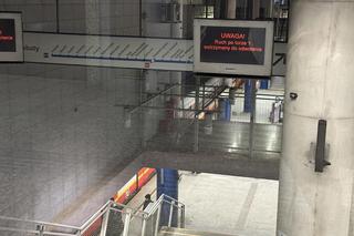 Wypadek na stacji metra. Jedna osoba znalazła się pod pociągiem