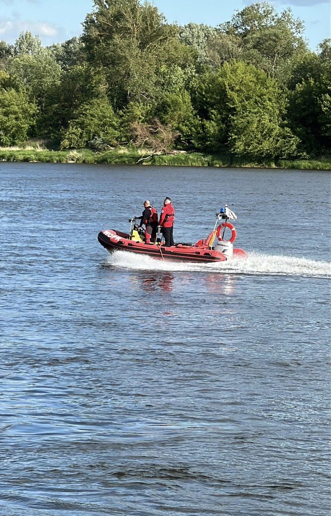 Akcja policji i toruńskiego WOPR. Nieodpowiedzialni spacerowicze pouczeni