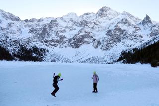 Selekcja naturalna. Internauci bezlitośni dla ludzi, którzy wchodzą na  na Morskie Oko w czasie odwilży