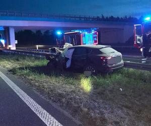 Stemplew. Śmiertelny wypadek na A2. W karambolu zginęła kobieta, wiele osób rannych [ZDJĘCIA].