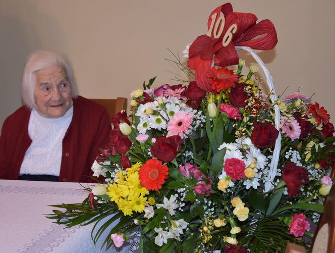 NIESAMOWITE! Pani Karolina żyje już 106 lat! Zdradziła receptę na długowieczność